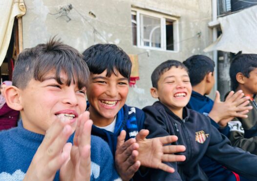 Kids clapping